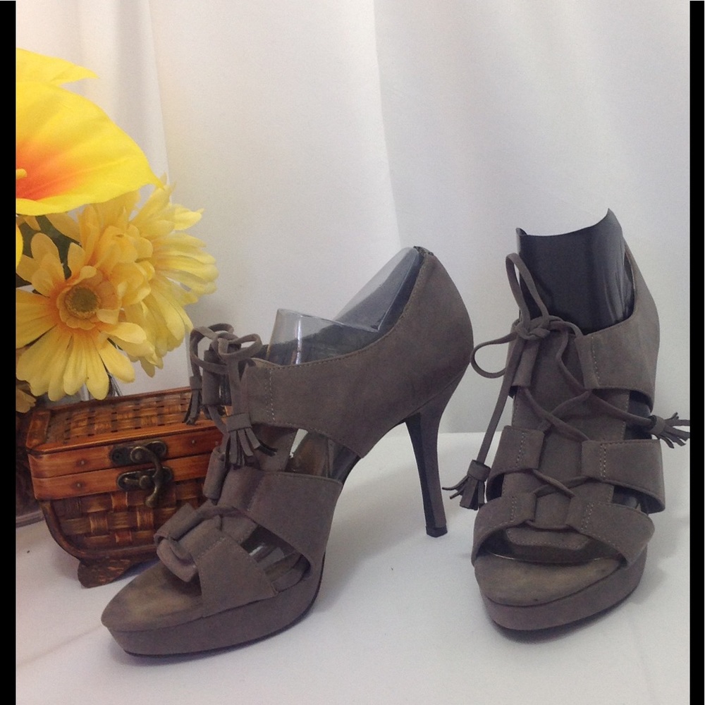⬇️ SUEDE LACE UP GLADIATOR HEELS